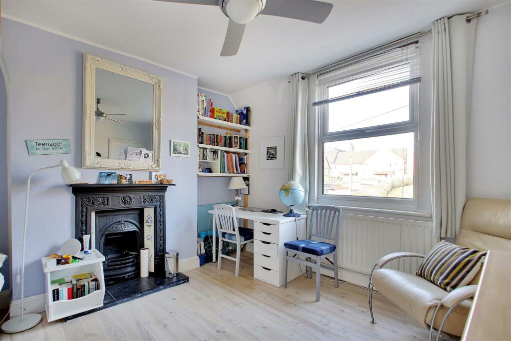 Bedroom 2.jpg