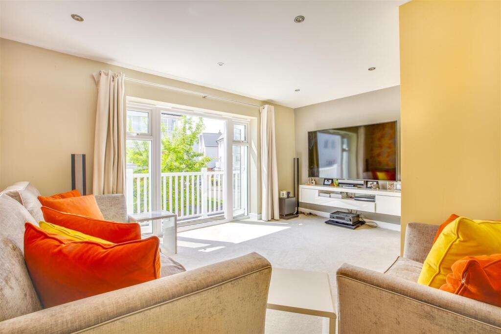 45 Greenwich Drive, HP11 1GT-4.jpg
