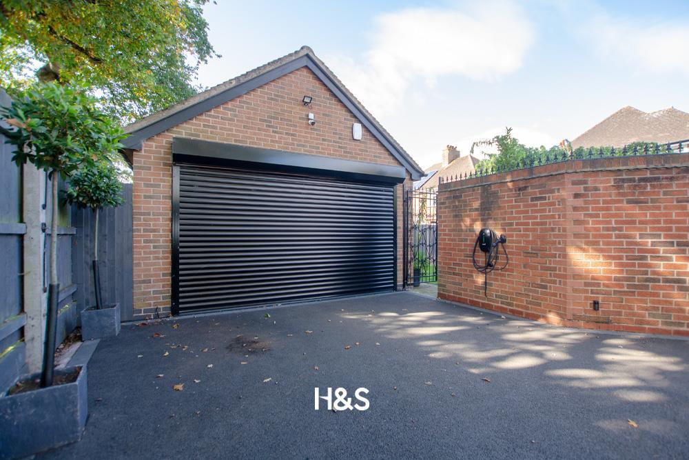 100a Fabian Crescent - Garage.jpg