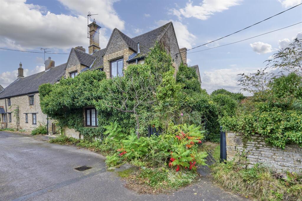 Wendy Cottage Pilton-4.jpg