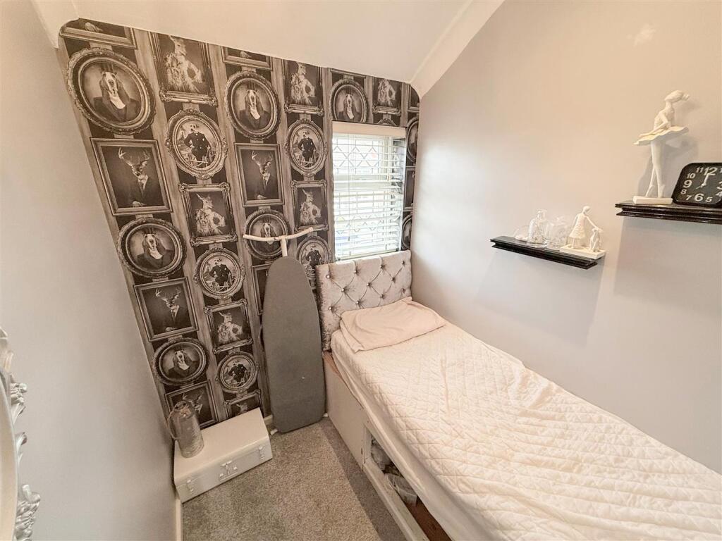 BEDROOM 3 (FORMER BATHROOM)