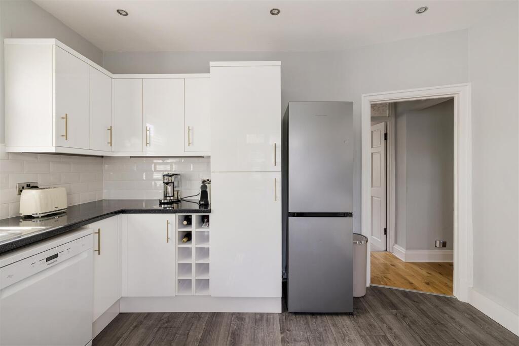 Chigwell Road, E18