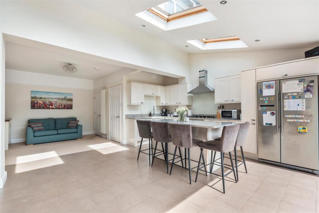 Kitchen &amp; Dining