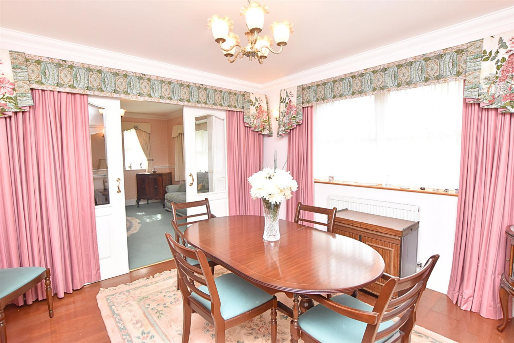 DINING ROOM/ BEDROOM 4 (FRONT)