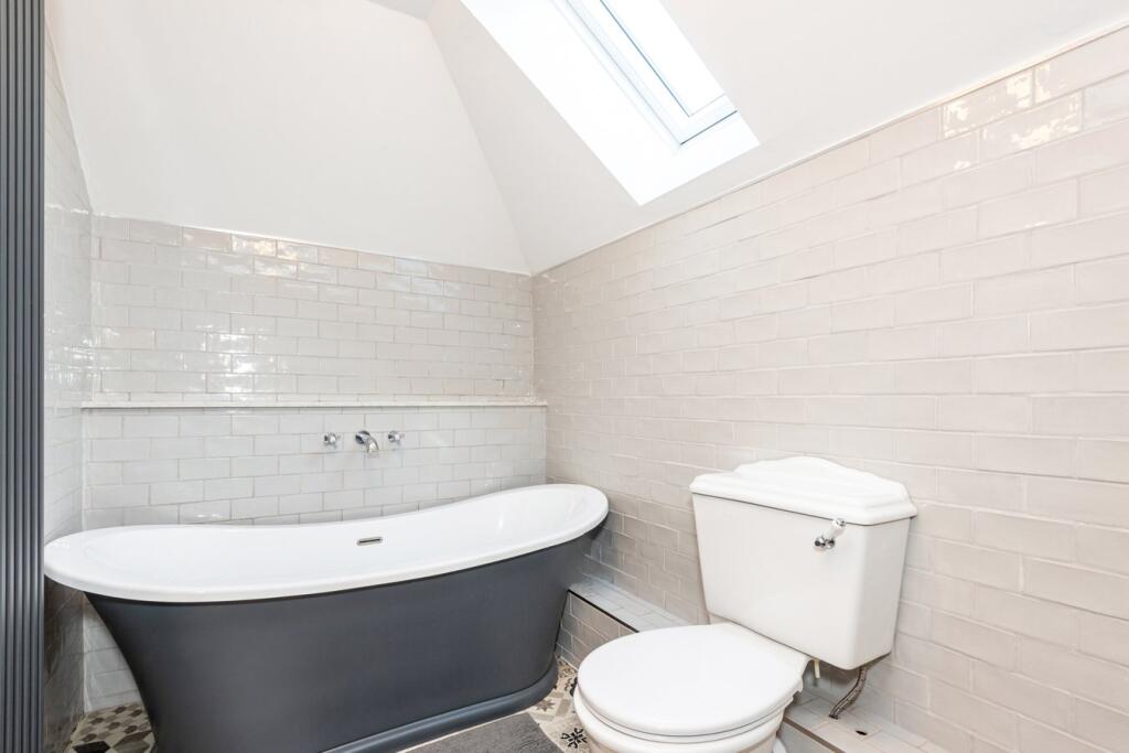 Master En-Suite Bathroom