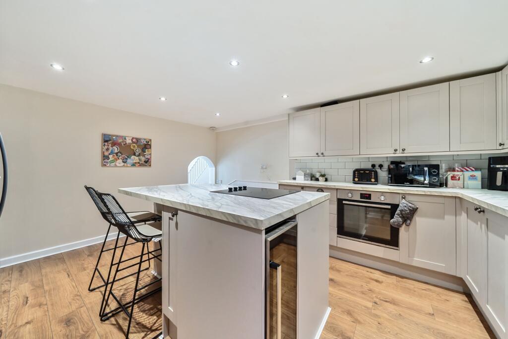 1309677-10-6853ef9a594ec