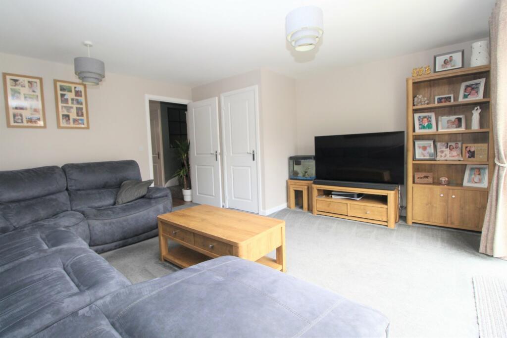 Sitting/Dining Room