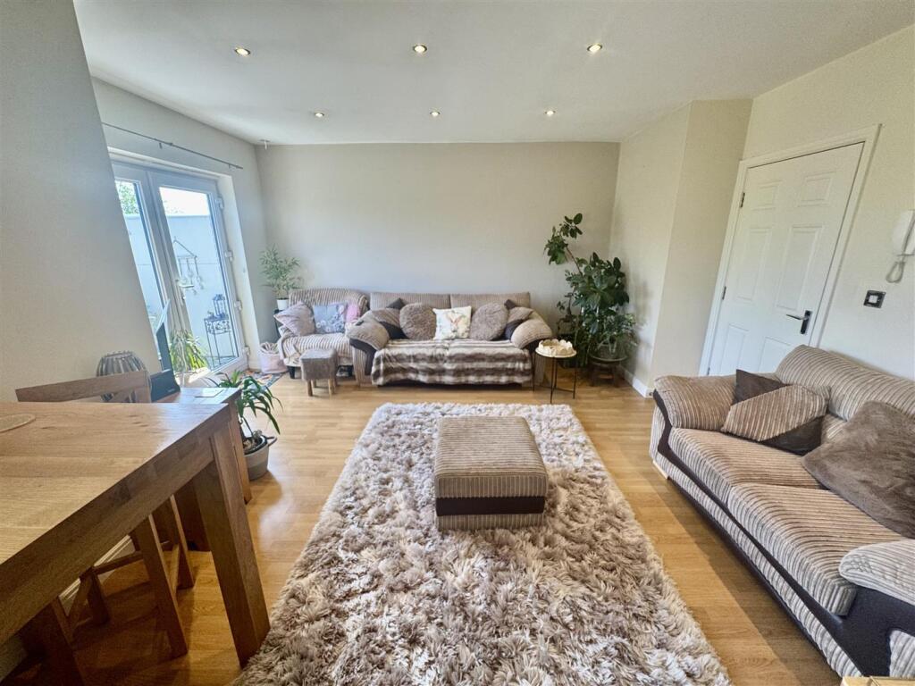 OPEN-PLAN LIVING, DINING AND KITCHEN