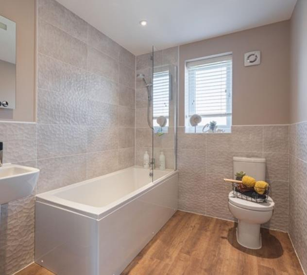 The Longthorpe - Bathroom.png