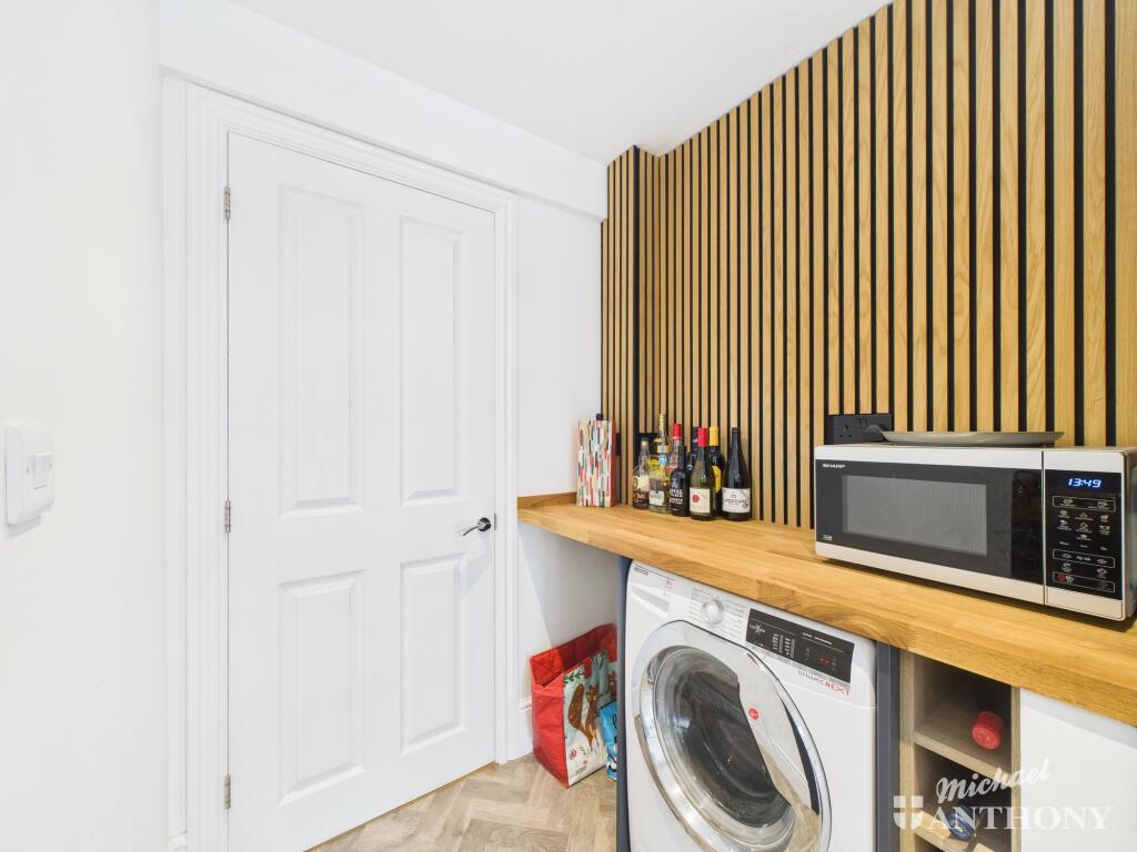 CAM02773G0-PR0362-STILL010