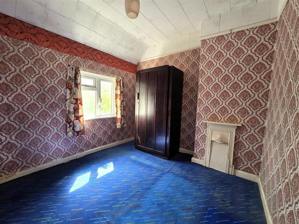 175 London Road - Bed 2.jpg