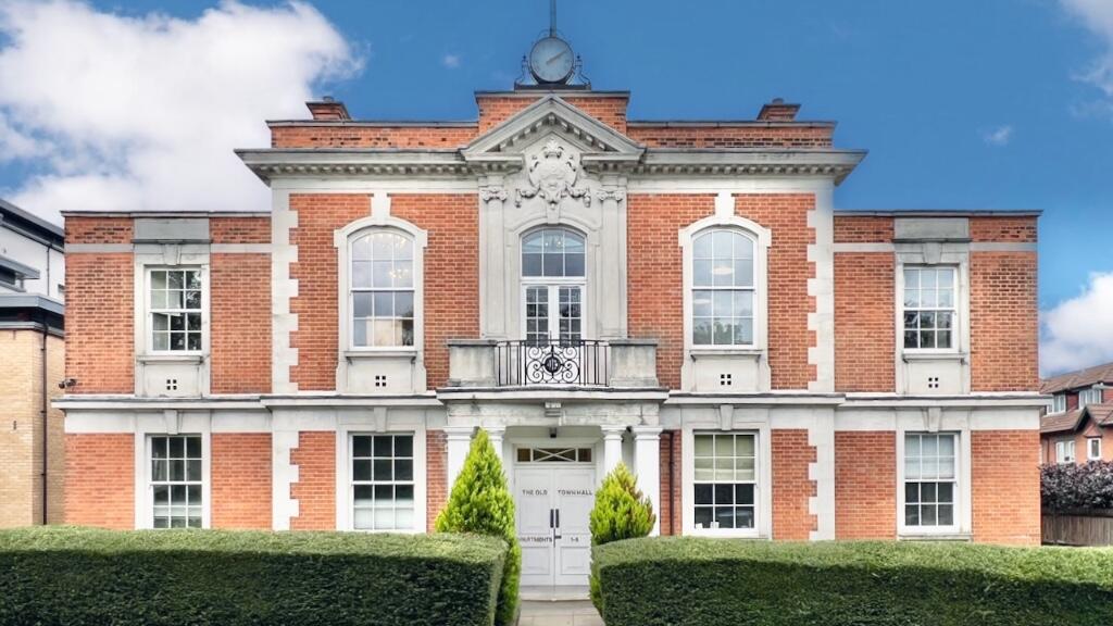 The Ridgeway, London, E4