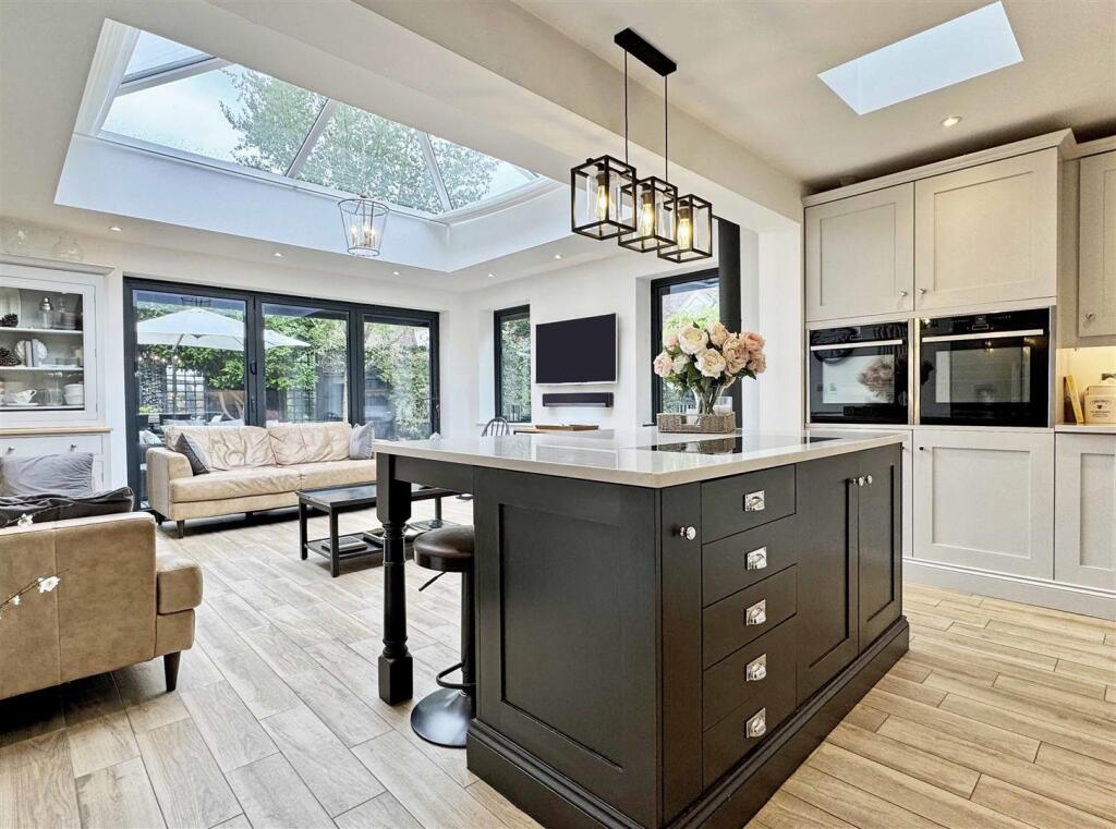 Kitchen b.jpg