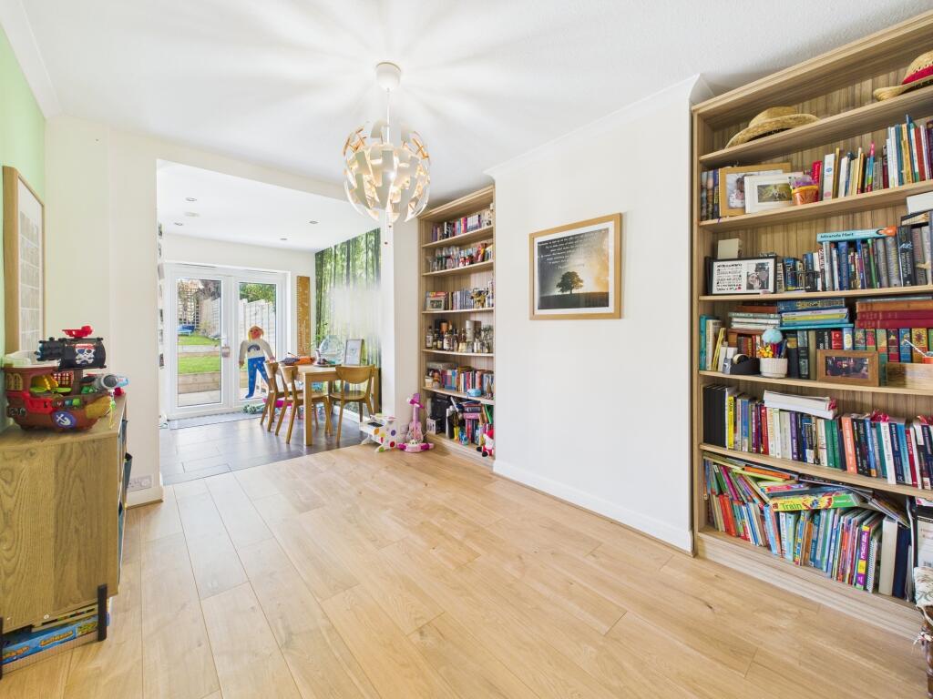 CAM05192G0-PR0043-STILL003