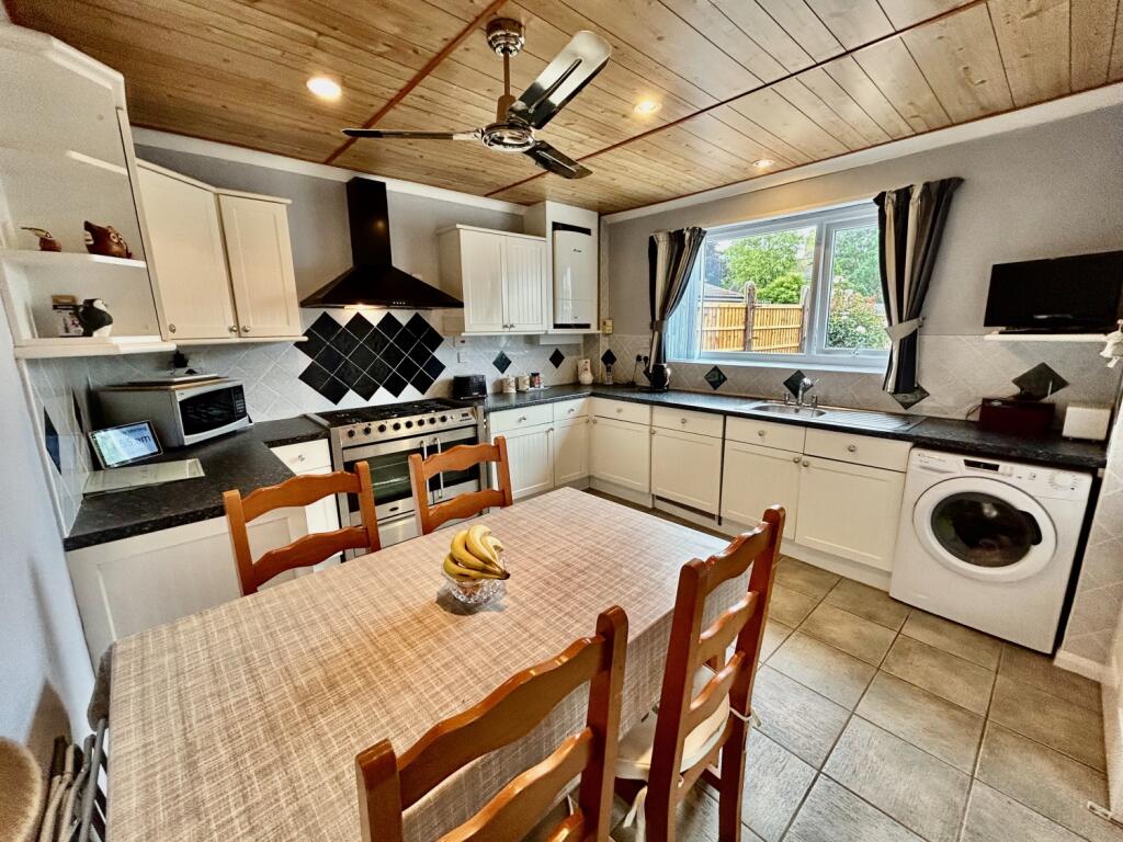 Kitchen diner