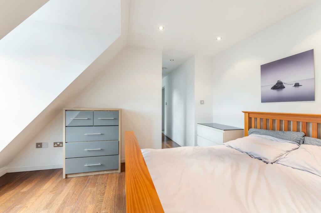 bedroom (1).jpg