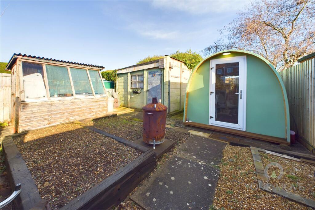 Rear Garden/Pod