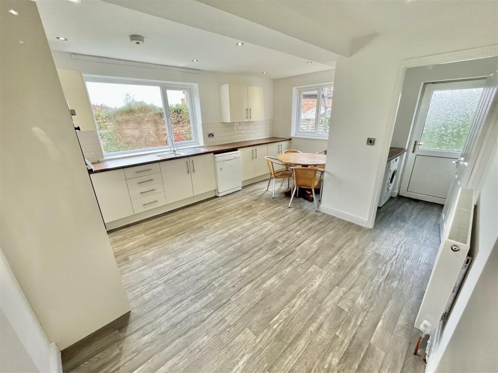 Breakfast Kitchen Aspect 2.jpg