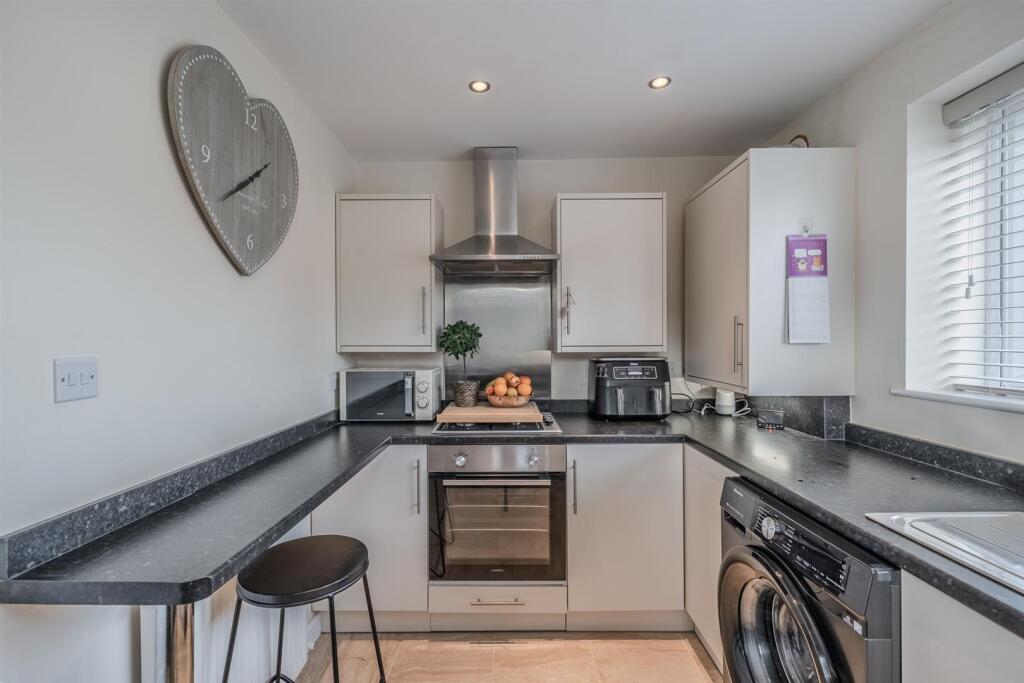 2A Ladyhill Close-14.jpg