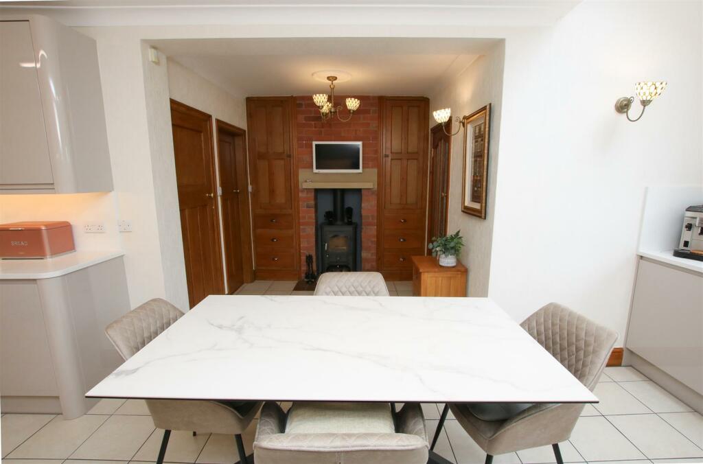 OPEN PLAN LIVING/ DINING/ KITCHEN