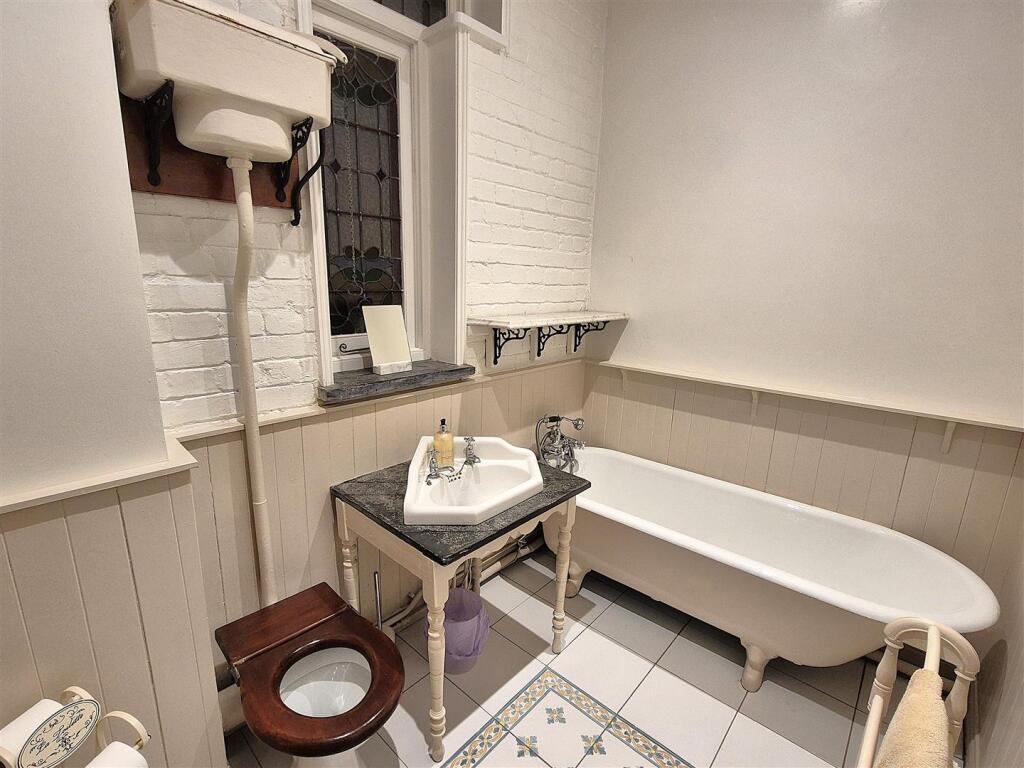 Bathroom.jpg