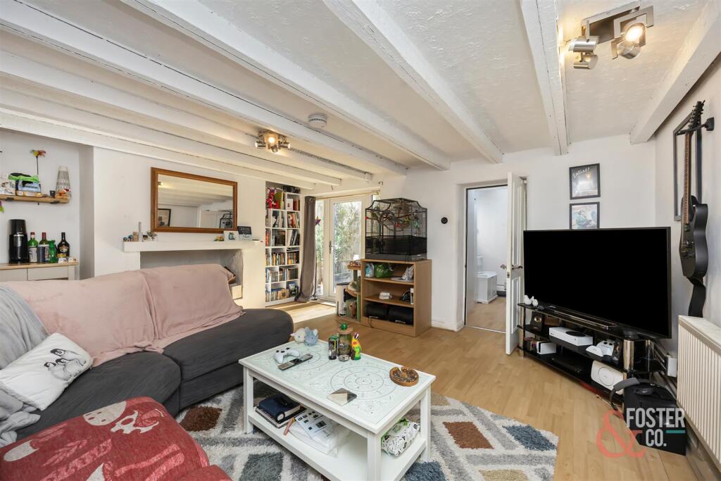 York Road 34, Basement Flat-005.JPG