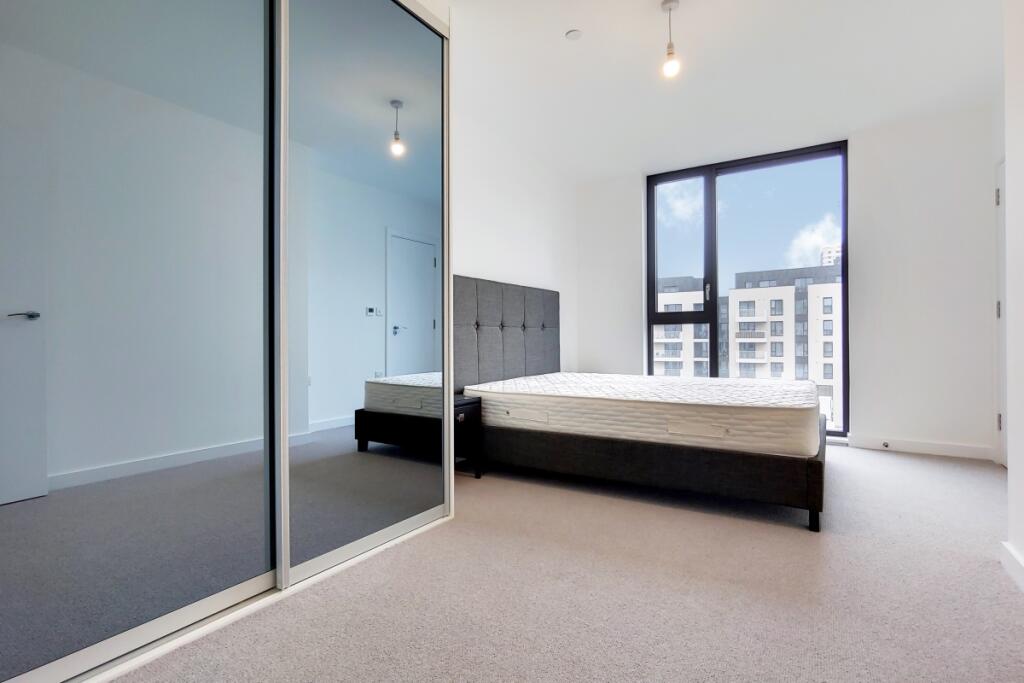 12_Master_Bedroom_7