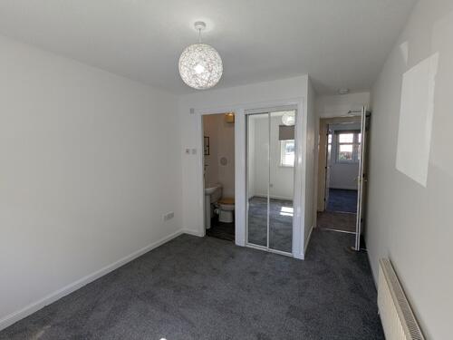 22 1 Duff Street ensuite bedroom.jpg