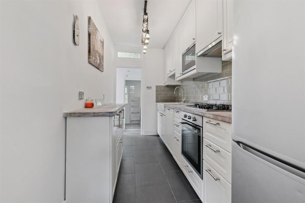 34 Haydons Road Kitchen 1.jpg