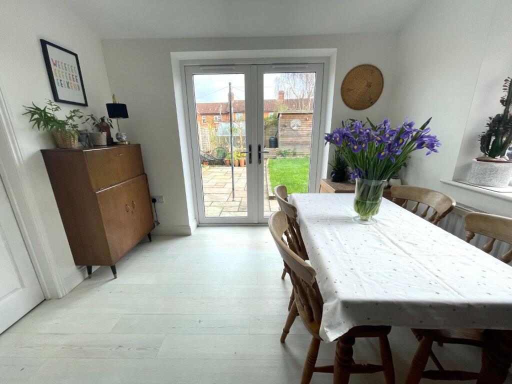 Dining Area.JPG