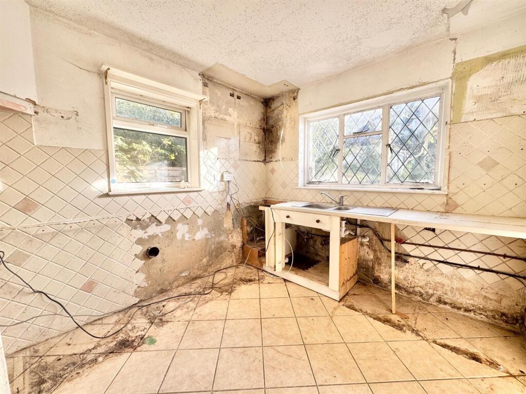 Kitchen 3.jpg