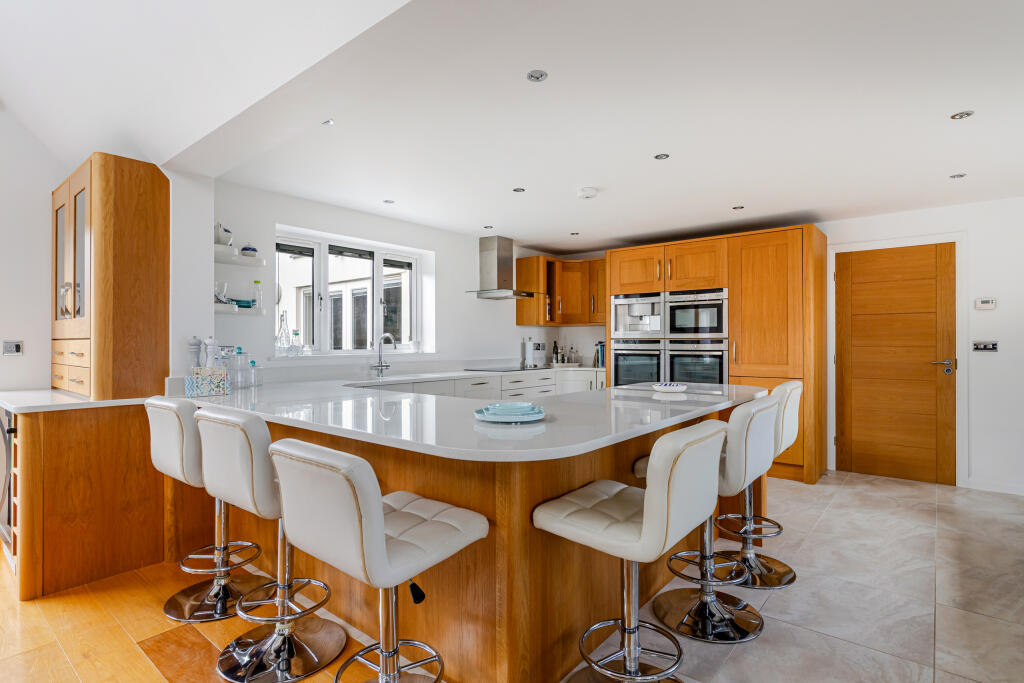 12 Kitchen - 25 Start Bay Park Strete - 250919