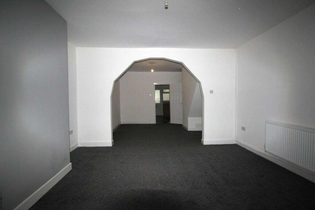 Through lounge (a)