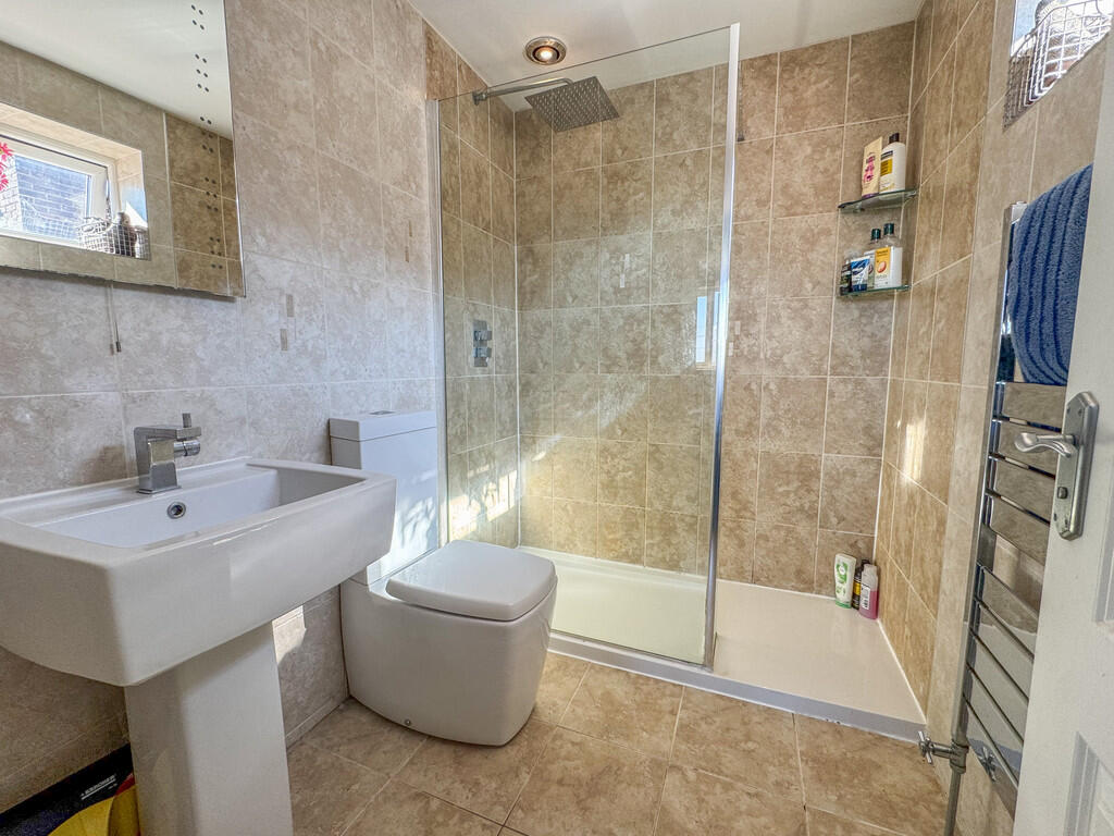 EN SUITE