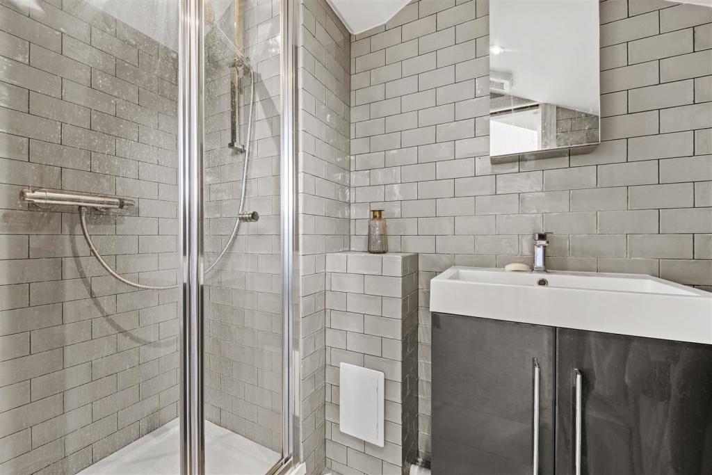 TOP FLOOR FLAT 39 Fitzroy Road   - HpkAQhxxOiiddvq