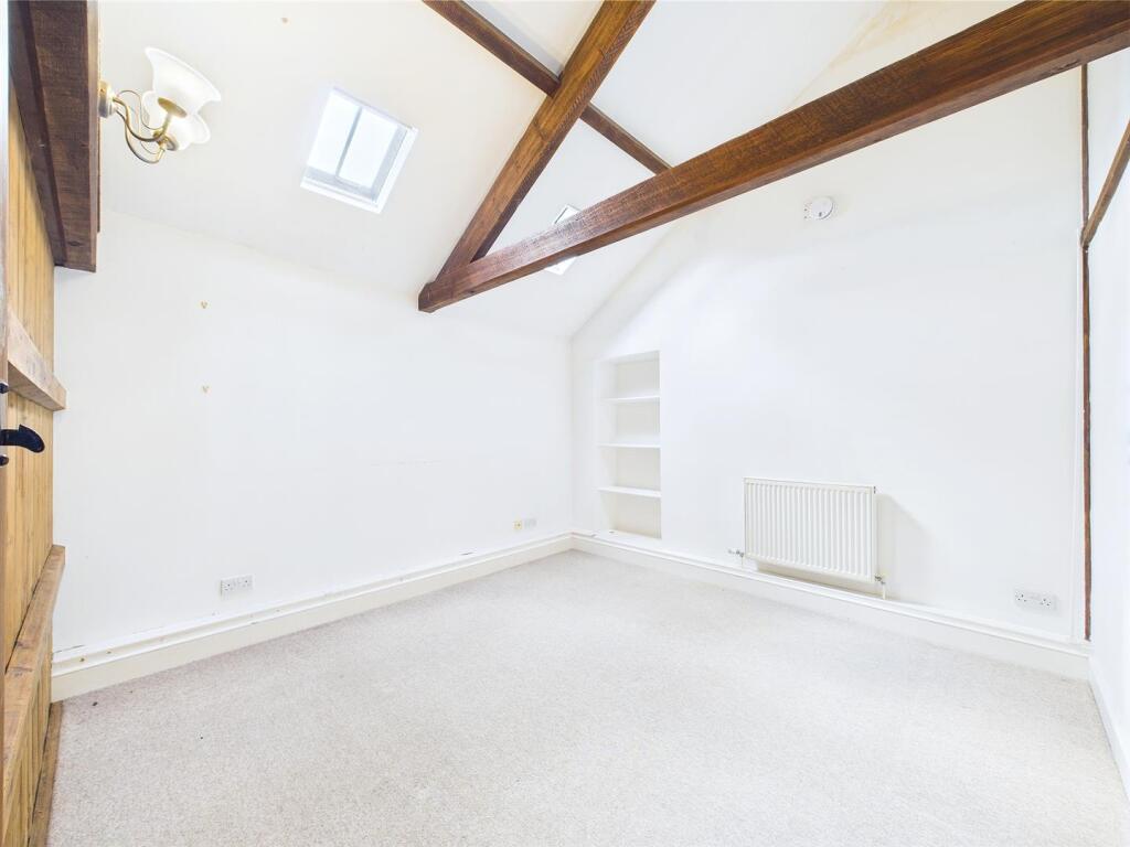 31 - LARGE HOUSE WITH ATTACHED 3- BED ANNEX THORNB