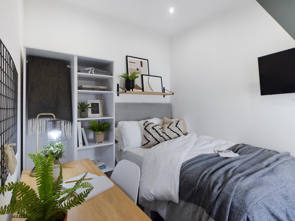 A stylish and well-organized double bedroom wit...