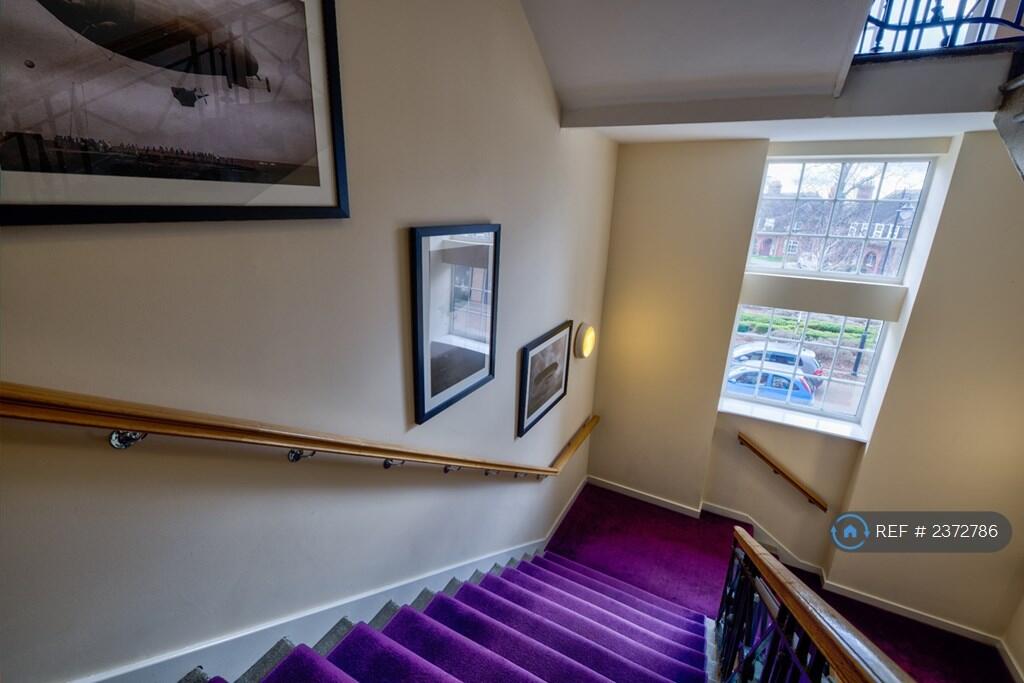 Entrance/Stairs