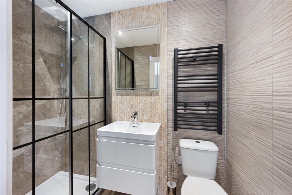 First Floor En Suite