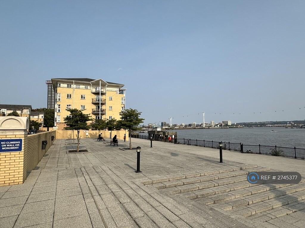 Riverside Walk In Virginia Quay