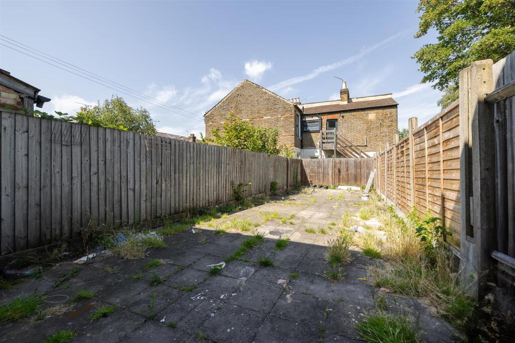 Queens Road, E17