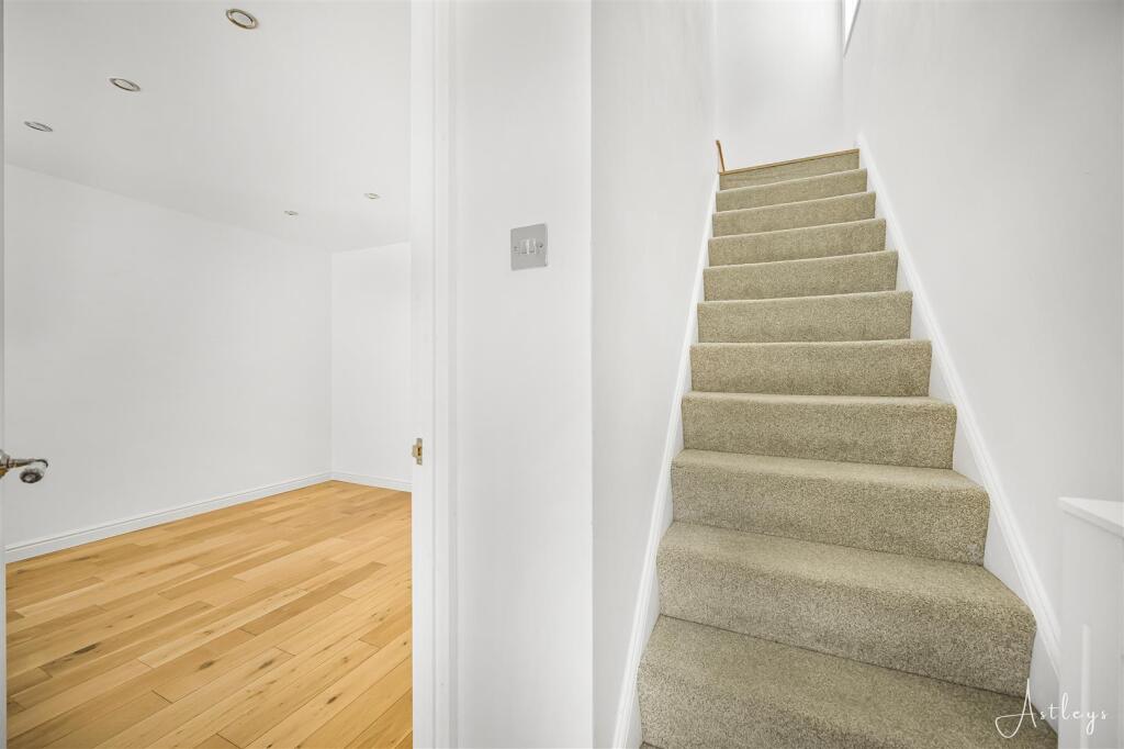 Entrance hallway/stairs