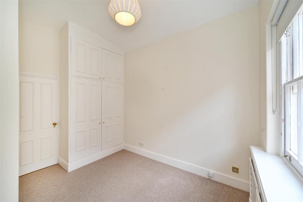 14-Ennismore-Gardens-Mews (16).JPG