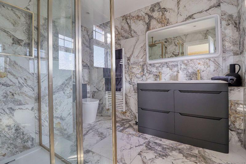 Master Bedroom En-Suite