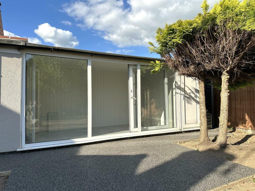 Garden Room External 910