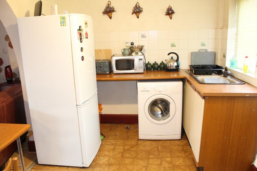 Fitted Kitchen Picture 3