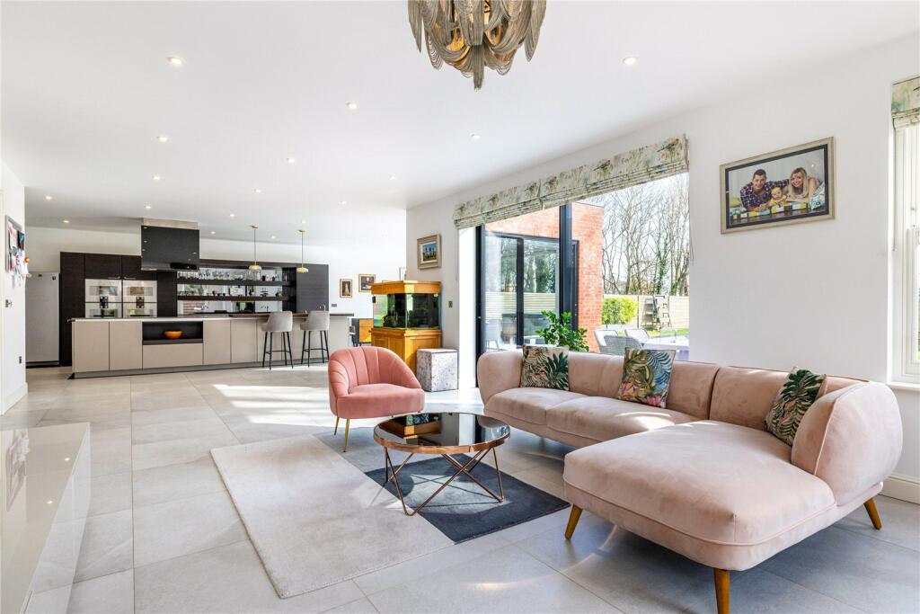 Kitchen/Family Rooom