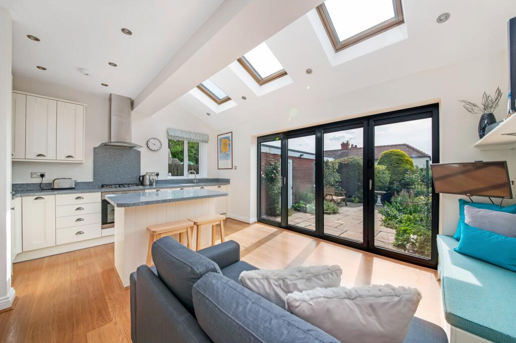 OPEN PLAN KITCHEN/DINING SPACE