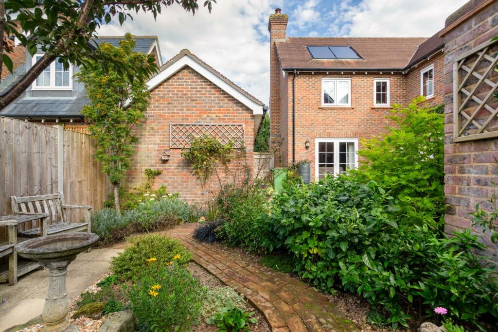 Charlwood Drive-11.jpg