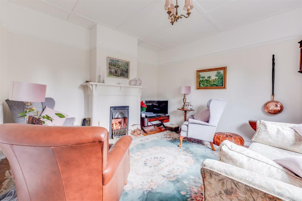 Constables - Holywell Close-1.jpg